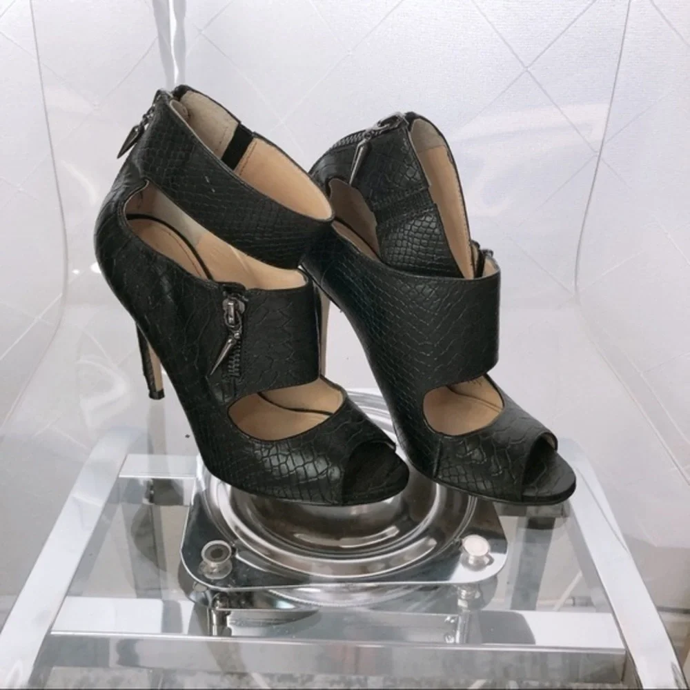 🖤 Black croc print ankle high heel